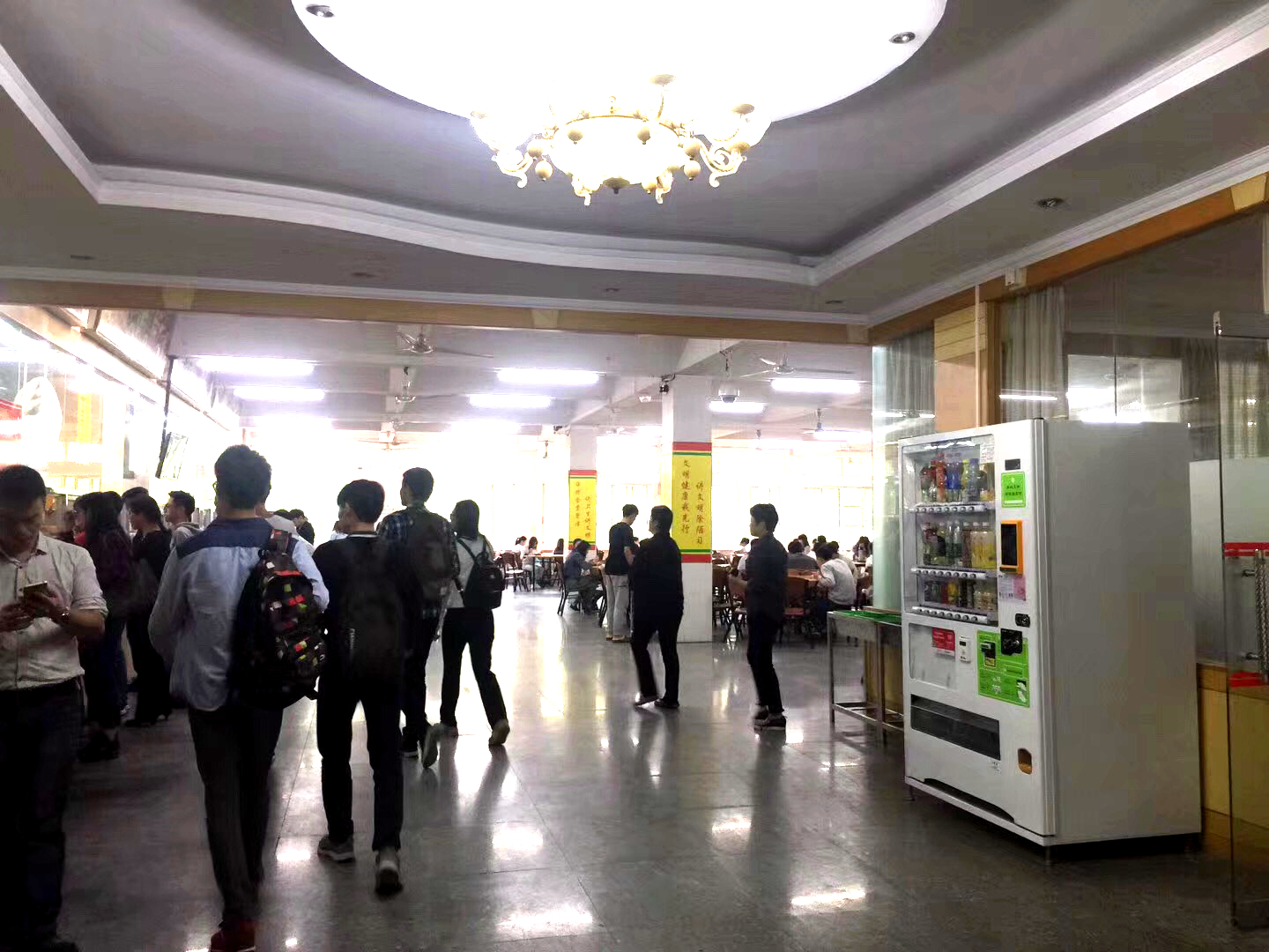 刷卡自動(dòng)售貨機